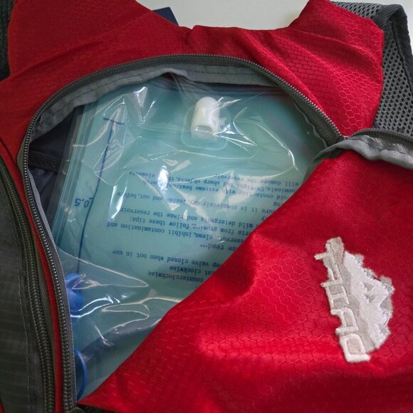 Drift NWT Hydration Backpack With Bladder Red Ripstop Zip Pockets 16\